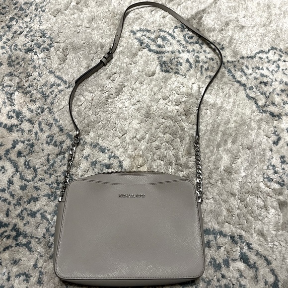 Michael Kors cross body - Picture 1 of 5